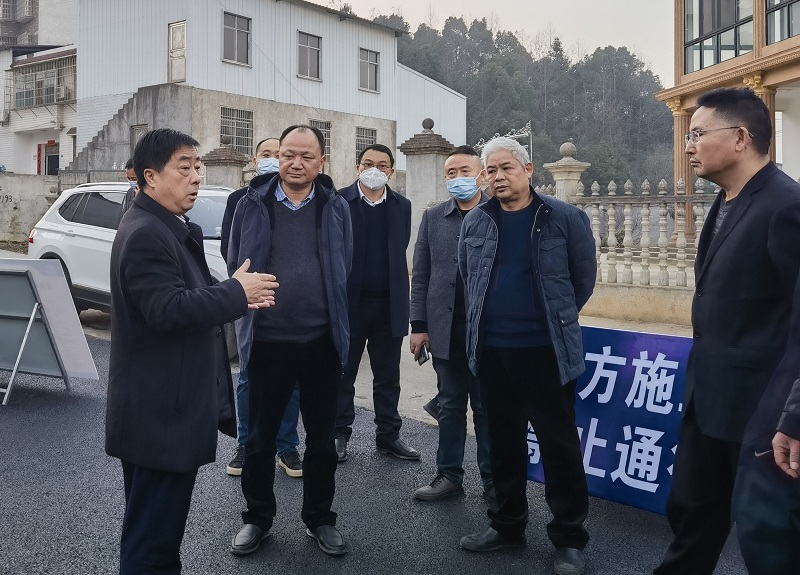 文春方、周鴻一行調(diào)研市政公司承建的“四好農(nóng)村路”項(xiàng)目